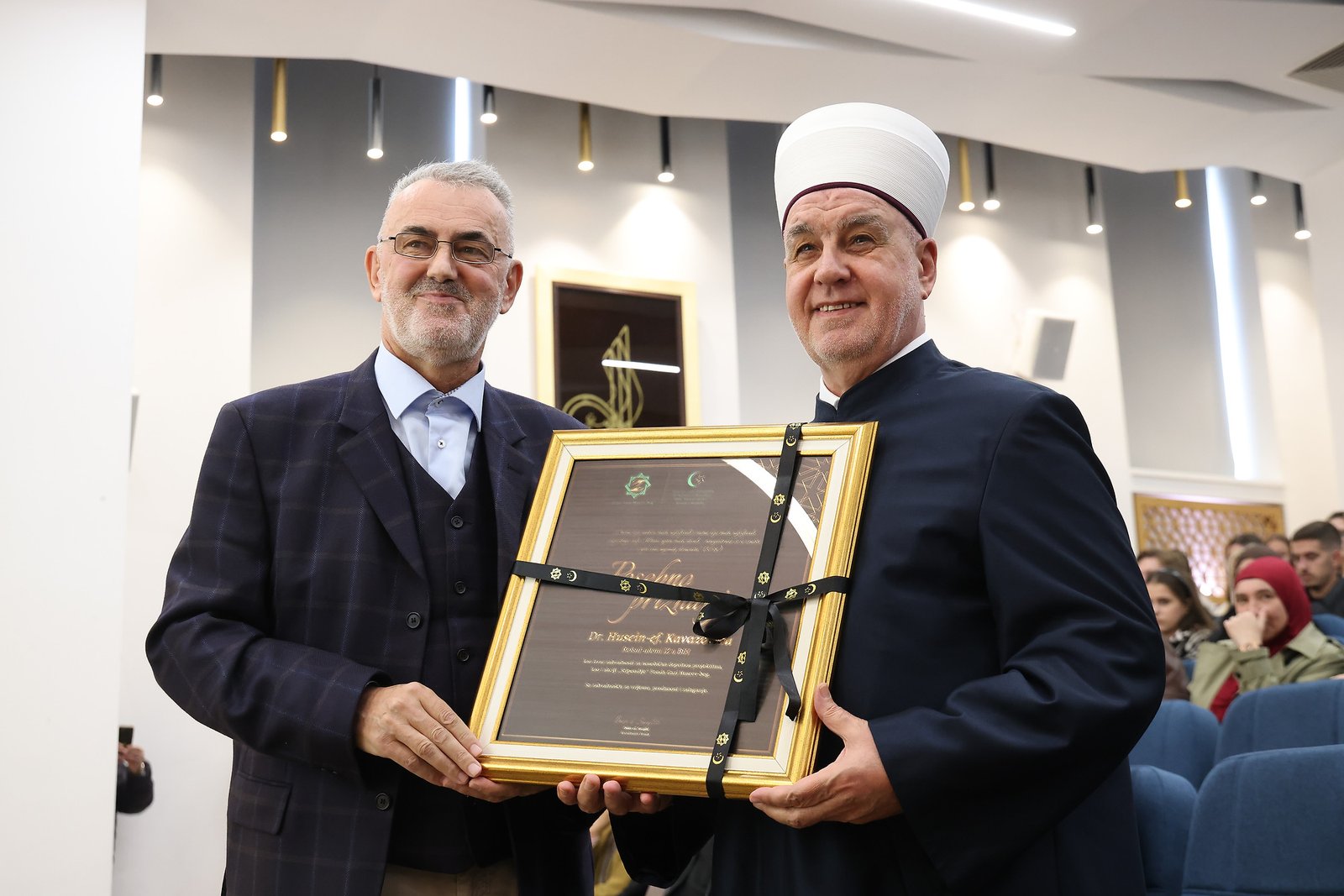 Posebno priznanje uručeno reisul-ulemi Husein-ef. Kavazoviću