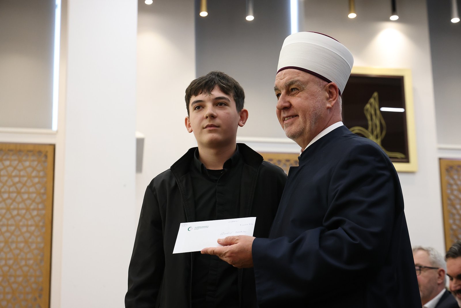 Reisul-ulema uručio stipendiju Ismailu Gušiću